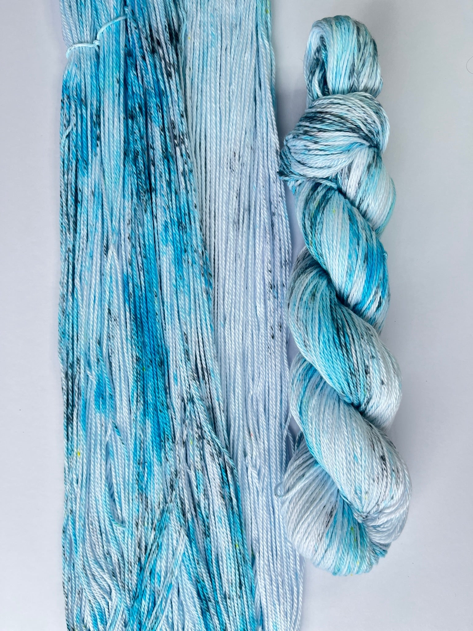 Inspired by Margot Storms a brewin' - Cotton baseStorms a brewin' is a mostly white base yarn, with a generous sprinkle of turquoise and black, giving it a beautiful, dramatic look!
This 100% cotton yarn is soft toInspired by Margot brewin' - Cotton base