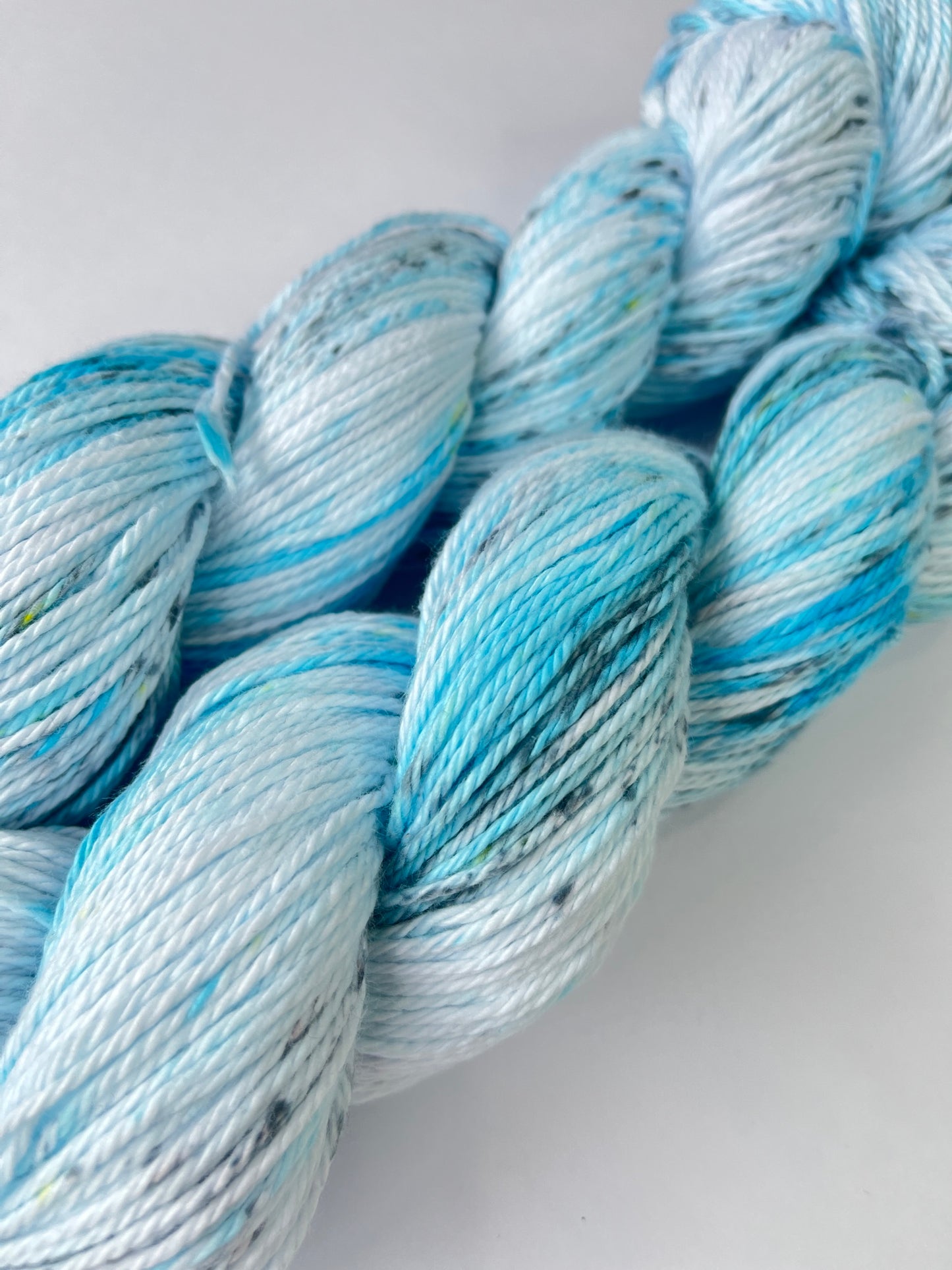 Inspired by Margot Storms a brewin' - Cotton baseStorms a brewin' is a mostly white base yarn, with a generous sprinkle of turquoise and black, giving it a beautiful, dramatic look!
This 100% cotton yarn is soft toInspired by Margot brewin' - Cotton base